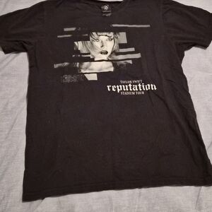 Taylor Swift Reputation Stadium Tour Tee Color Black. Size Small